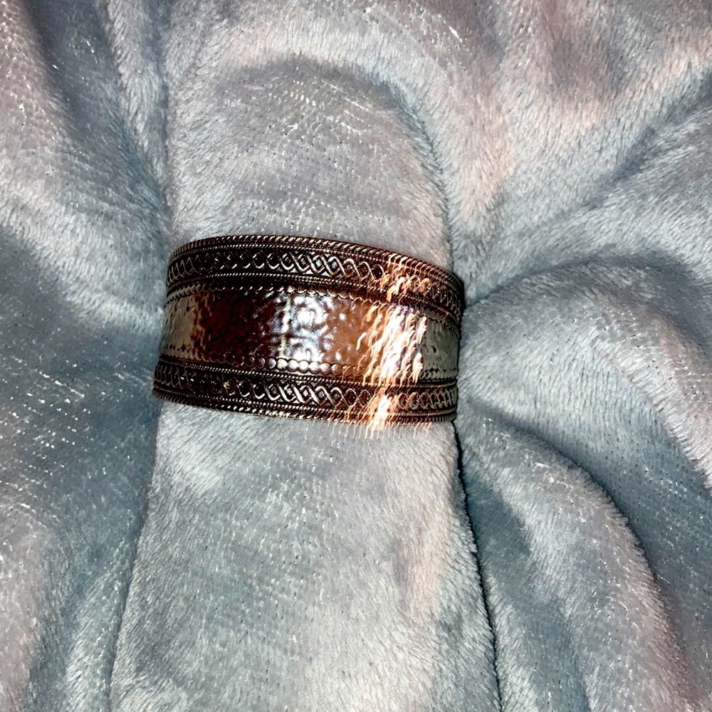 (Paparazzi) silver plated cuff